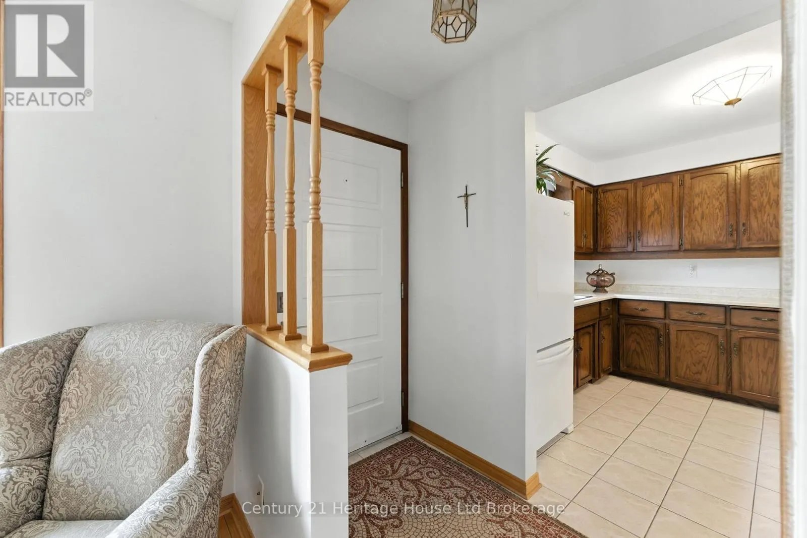 1043 CANFIELD CRESCENT