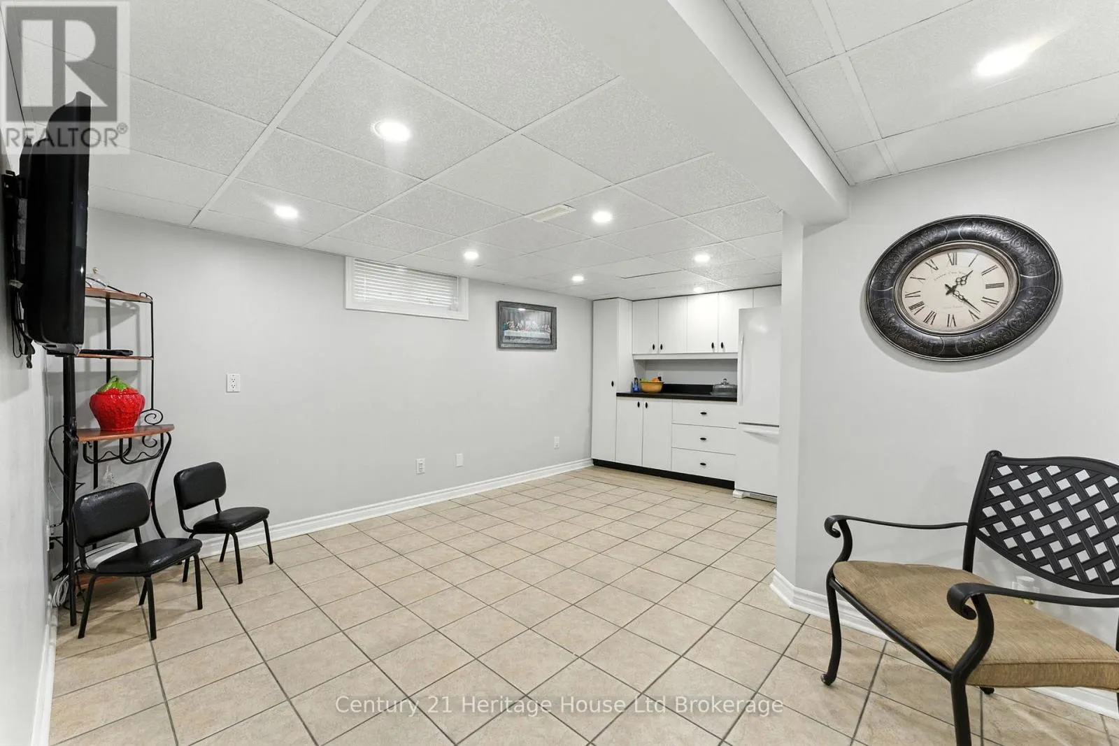 1043 CANFIELD CRESCENT