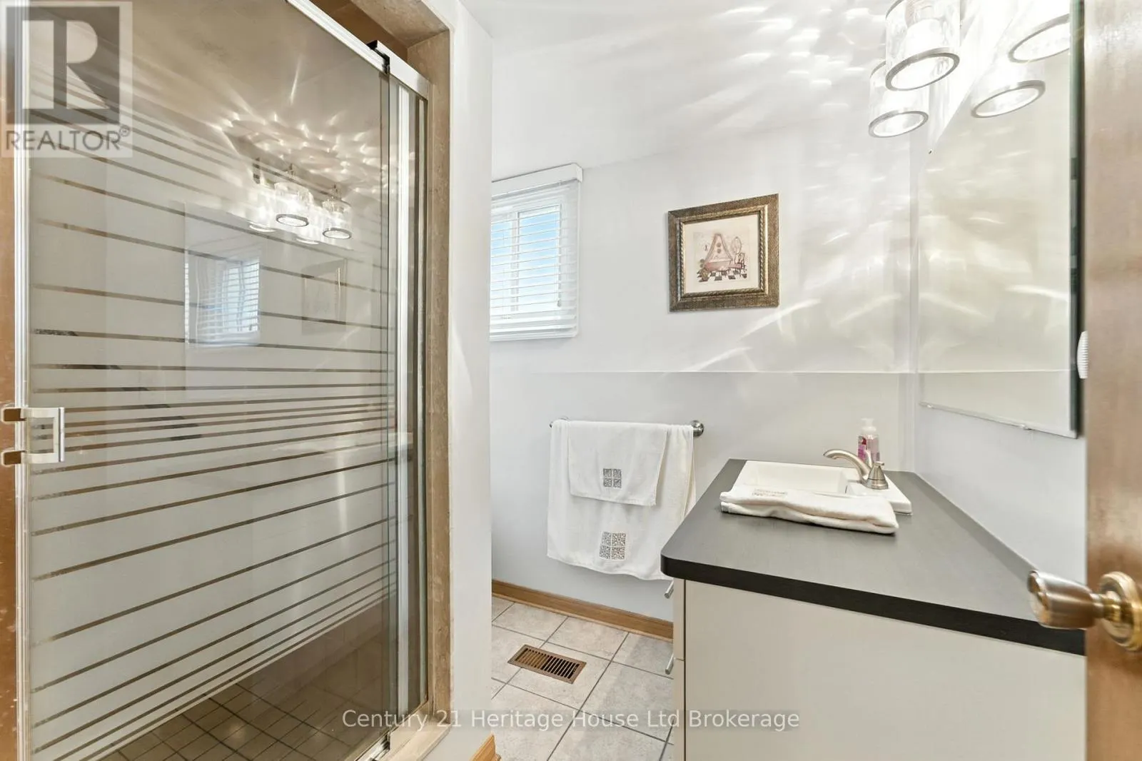 1043 CANFIELD CRESCENT