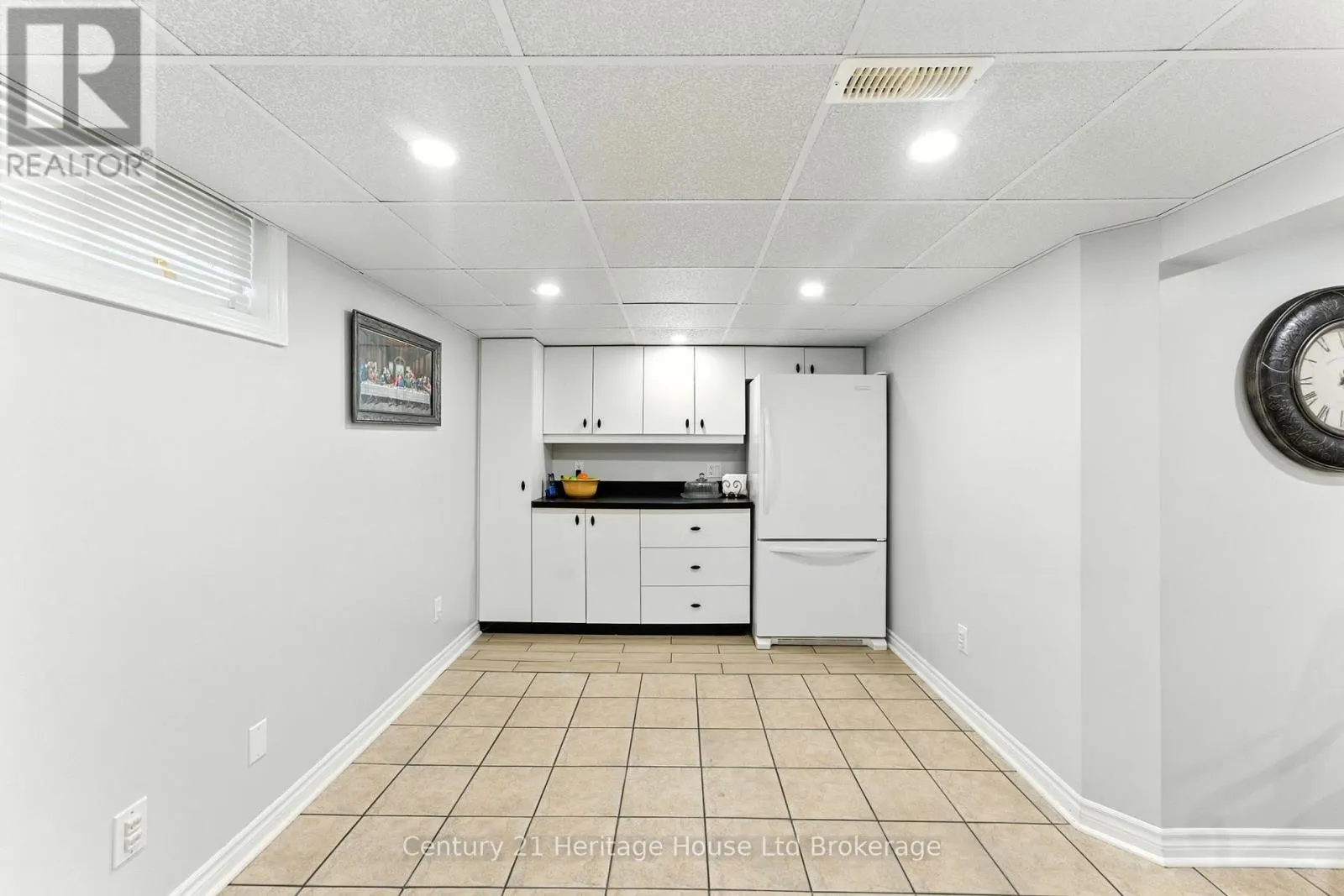 1043 CANFIELD CRESCENT