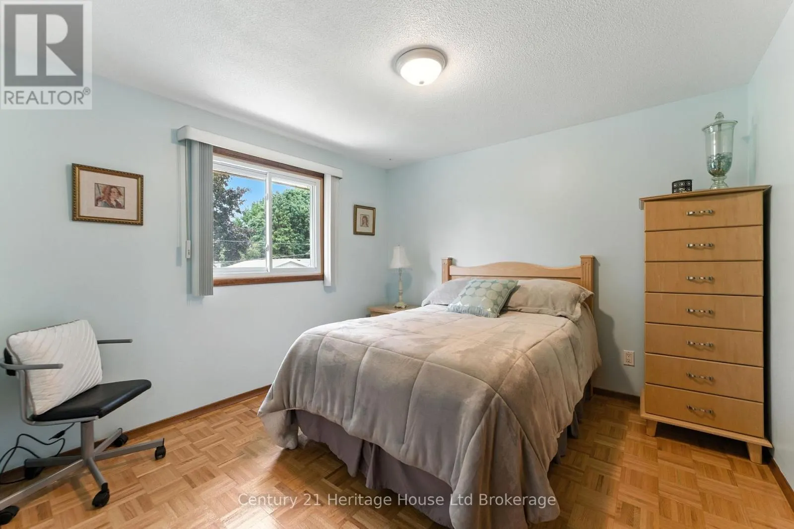 1043 CANFIELD CRESCENT