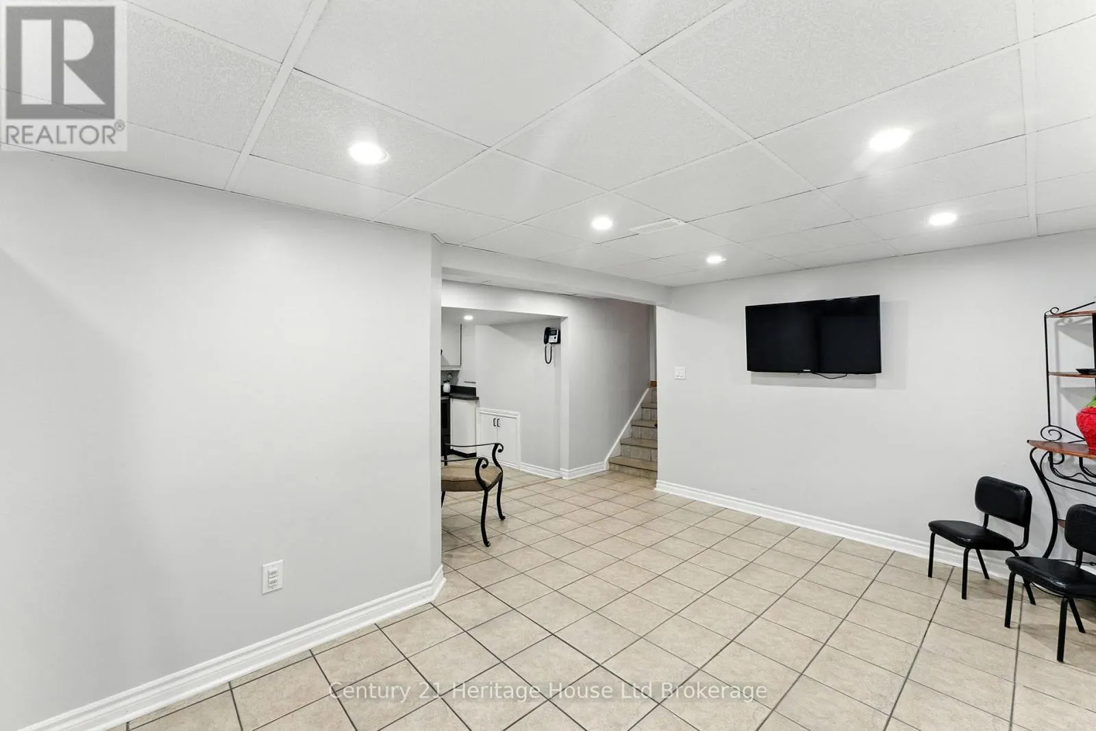 1043 CANFIELD CRESCENT