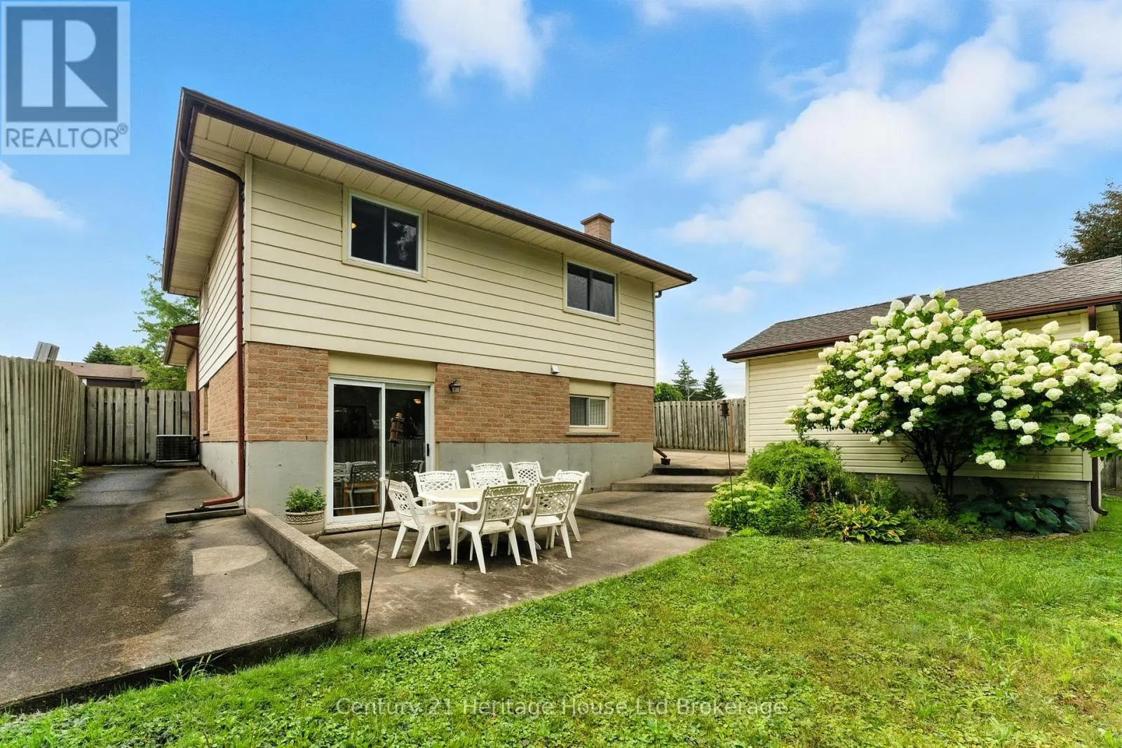 1043 CANFIELD CRESCENT