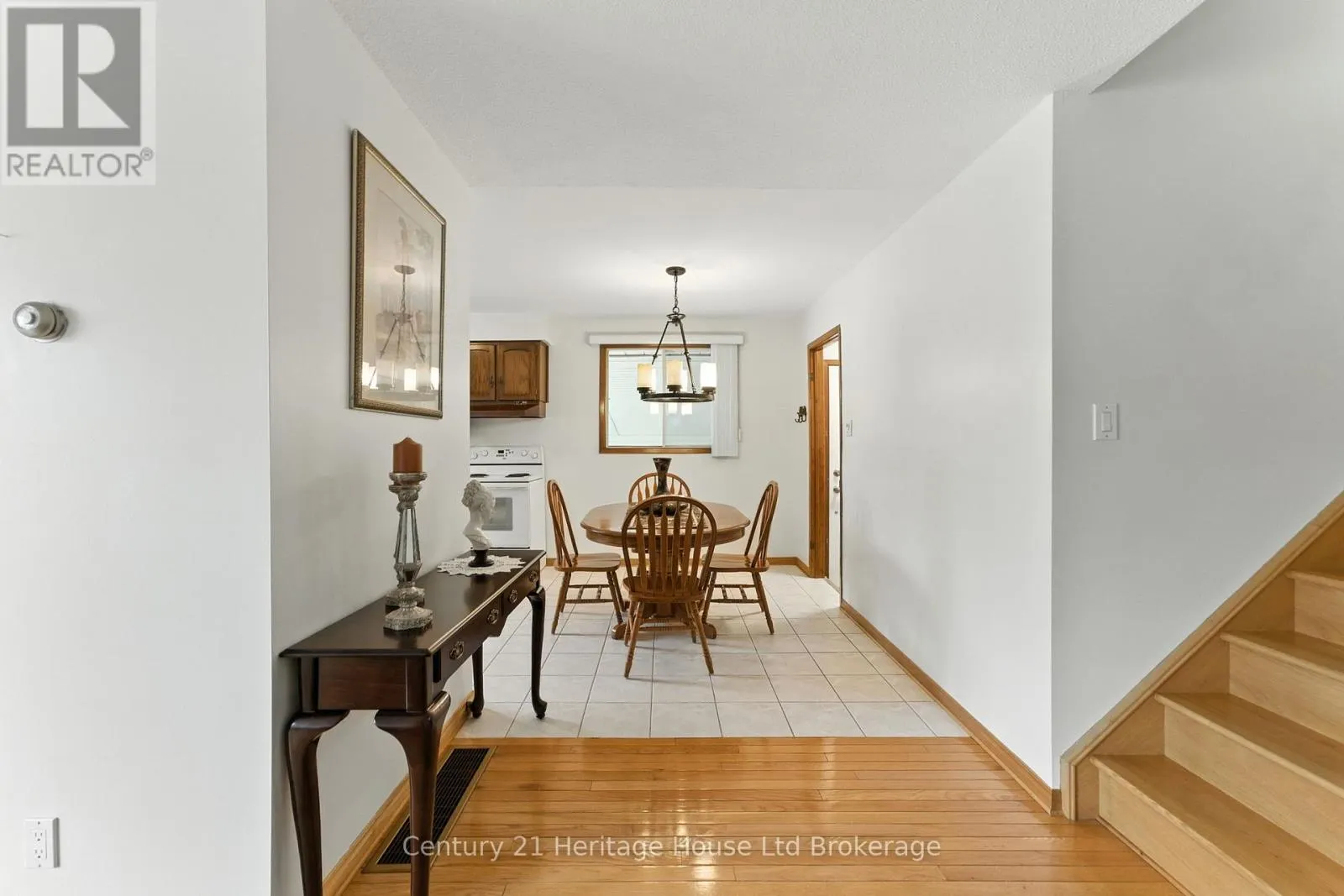 1043 CANFIELD CRESCENT