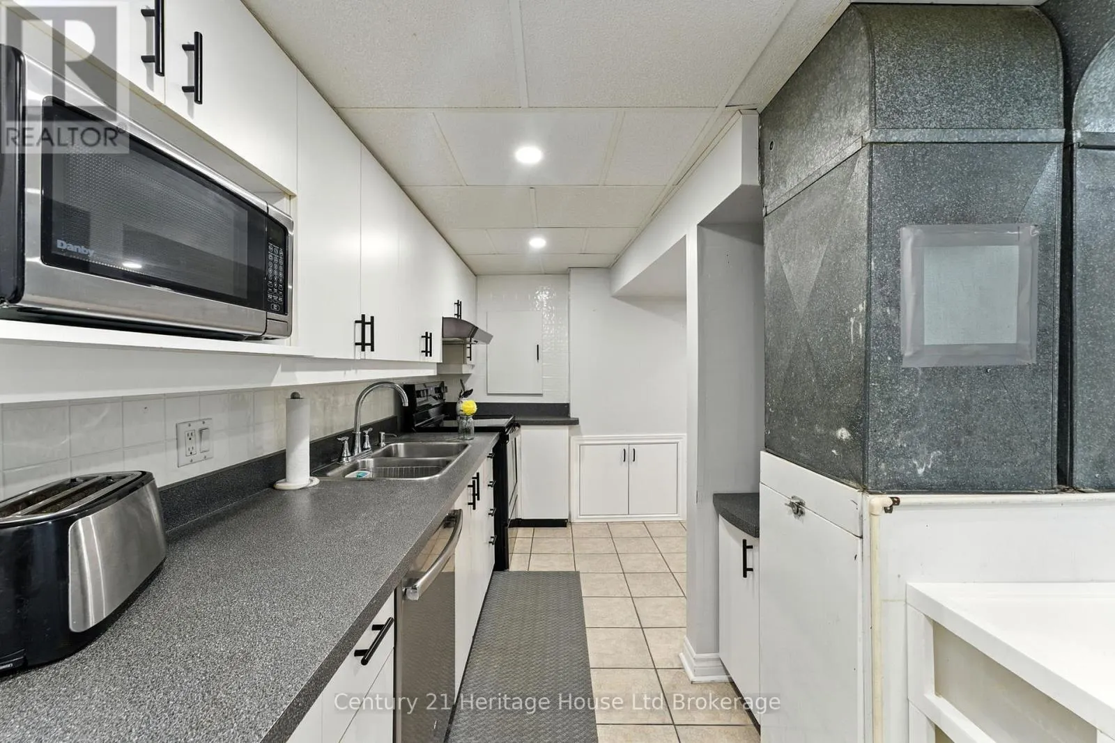 1043 CANFIELD CRESCENT