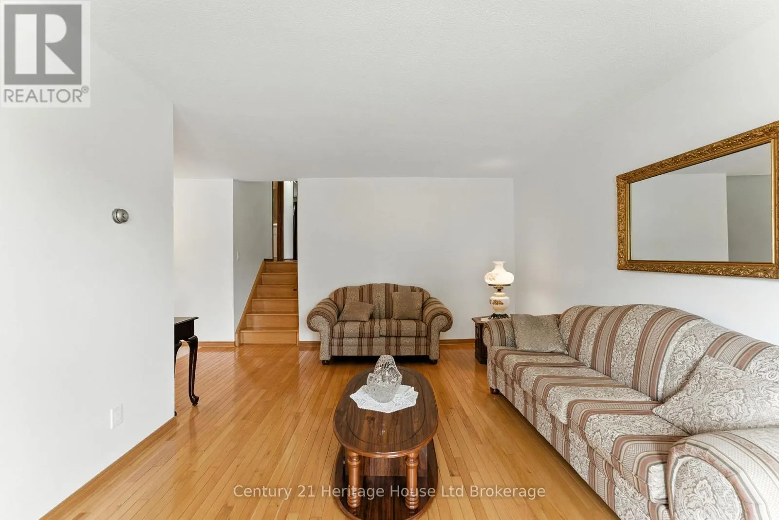 1043 CANFIELD CRESCENT