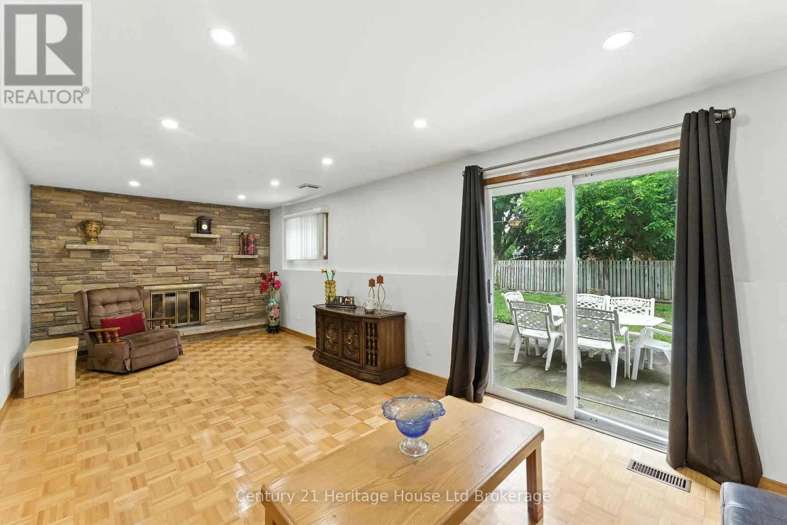 1043 CANFIELD CRESCENT