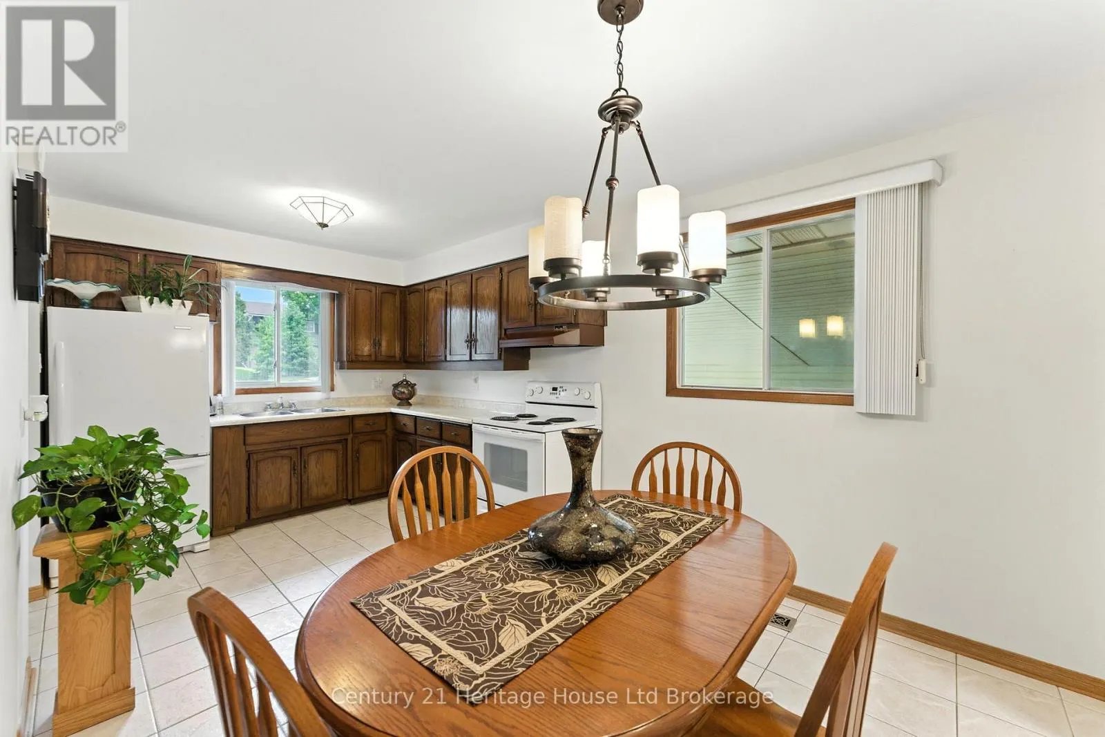 1043 CANFIELD CRESCENT