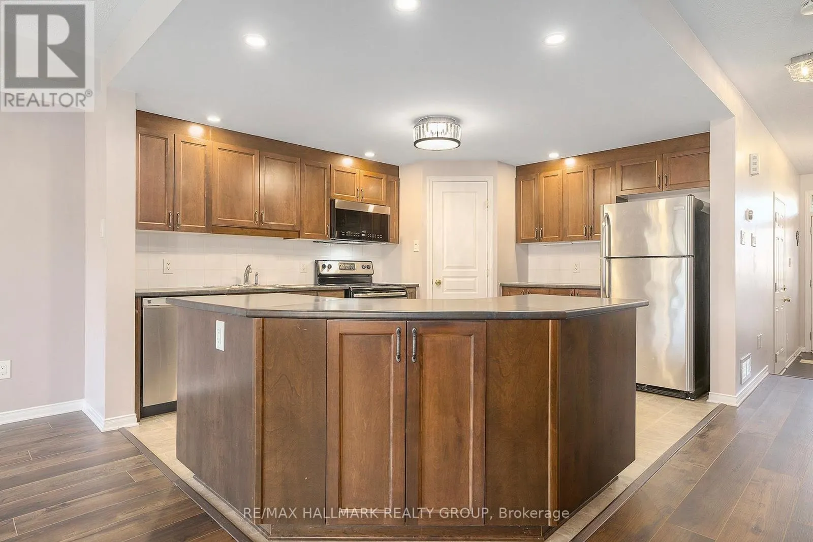 1487 CARRONBRIDGE CIRCLE