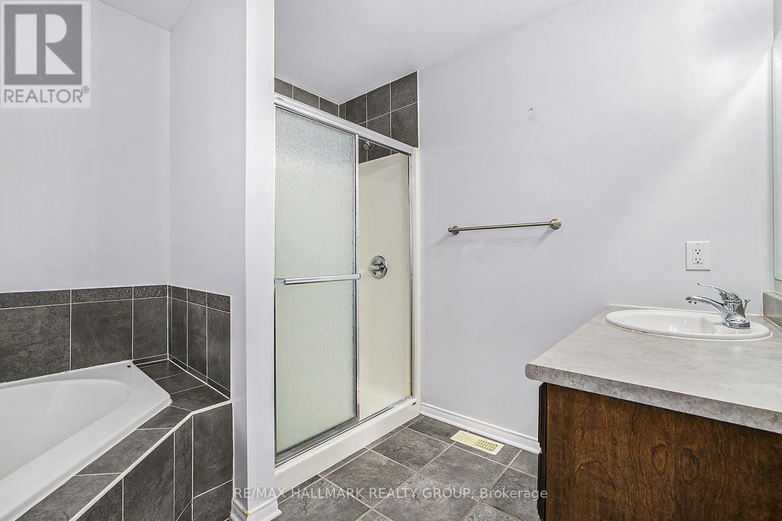 1487 CARRONBRIDGE CIRCLE