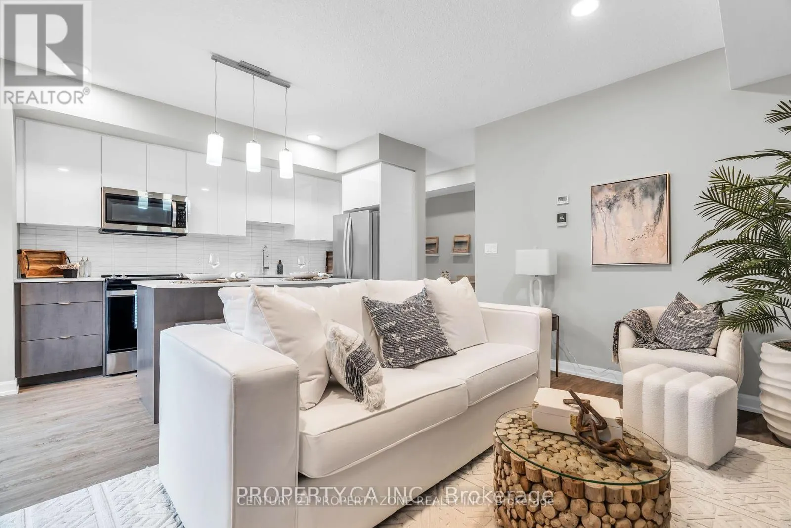 101 - 708 WOOLWICH STREET