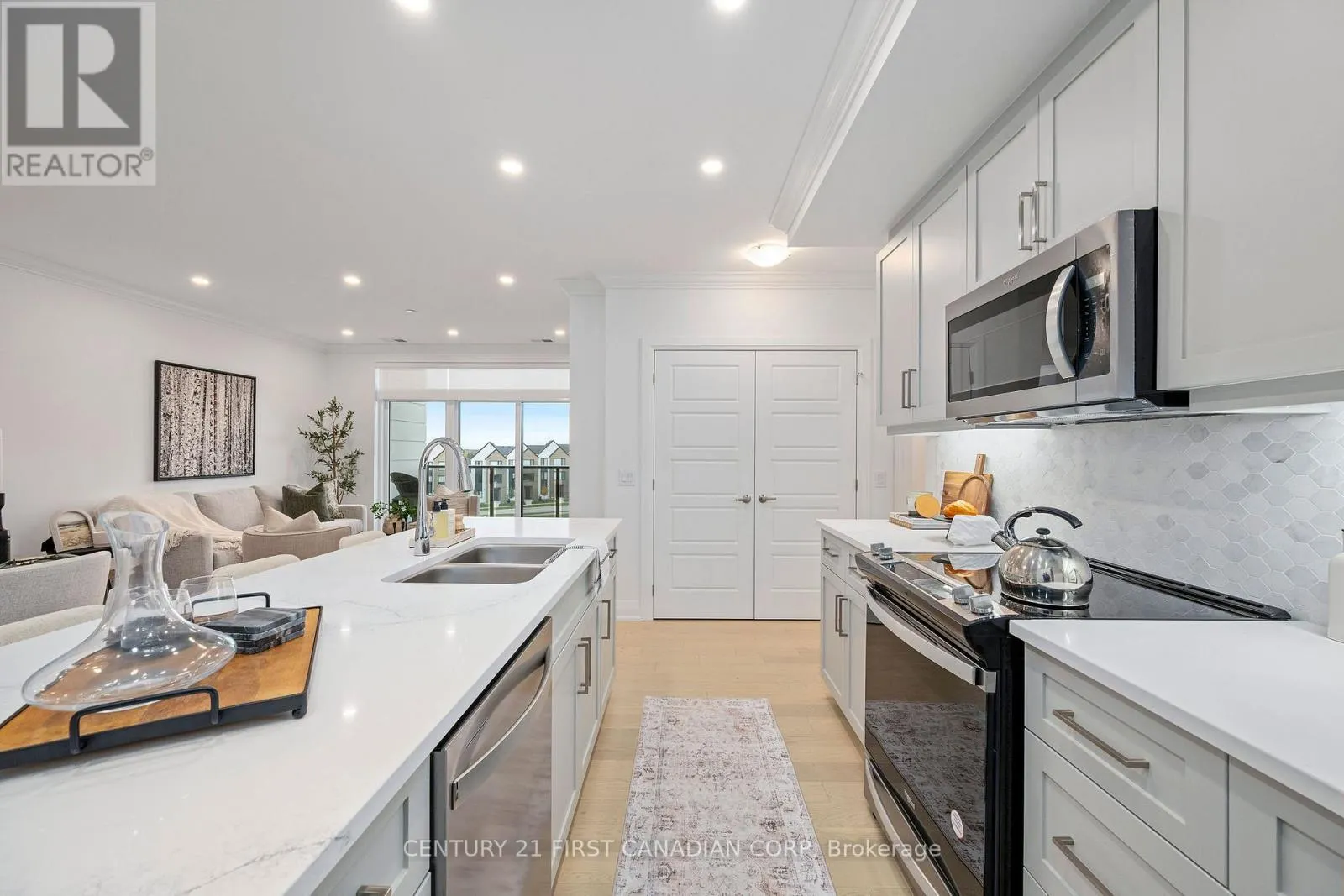 402 - 1560 UPPER WEST AVENUE, #402