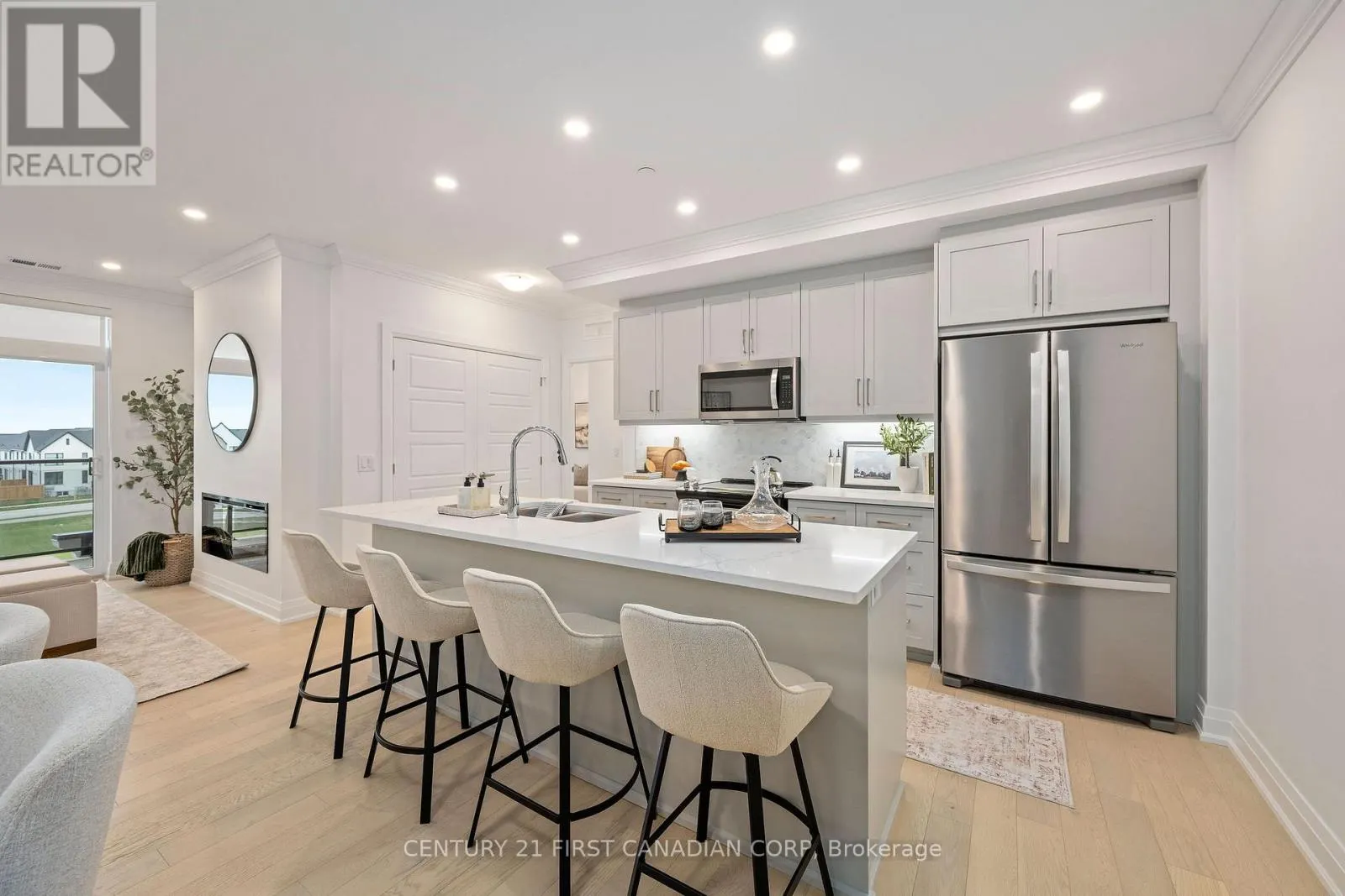 402 - 1560 UPPER WEST AVENUE, #402