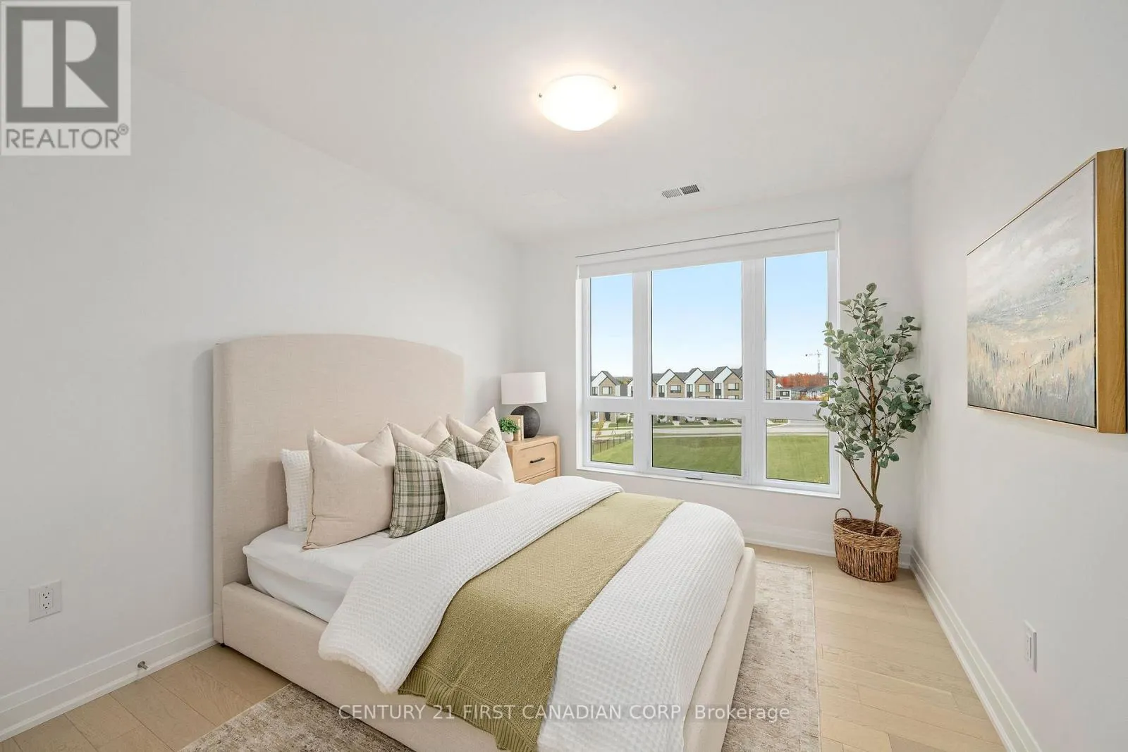 402 - 1560 UPPER WEST AVENUE, #402