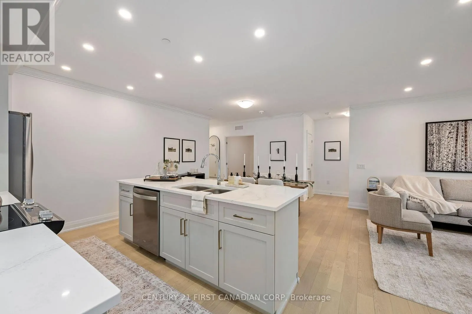 402 - 1560 UPPER WEST AVENUE, #402