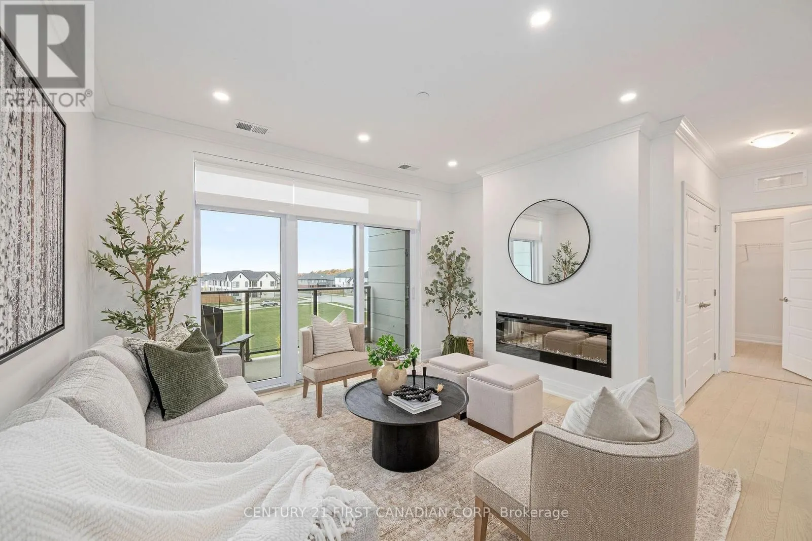 402 - 1560 UPPER WEST AVENUE, #402