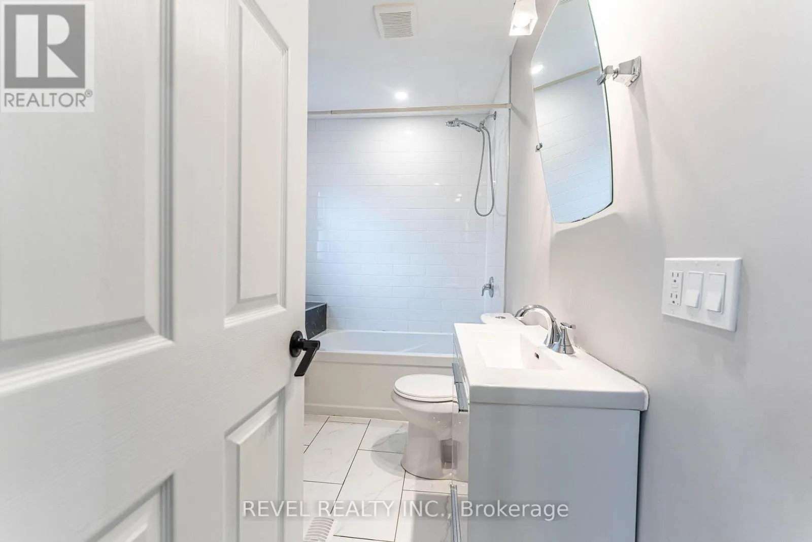 222 KENSINGTON AVENUE N