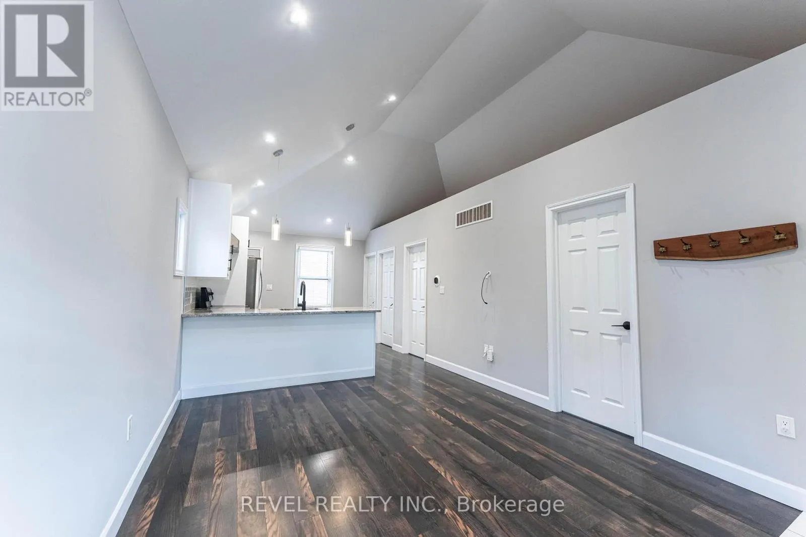 222 KENSINGTON AVENUE N