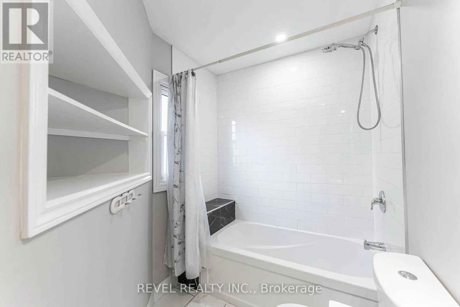 222 KENSINGTON AVENUE N