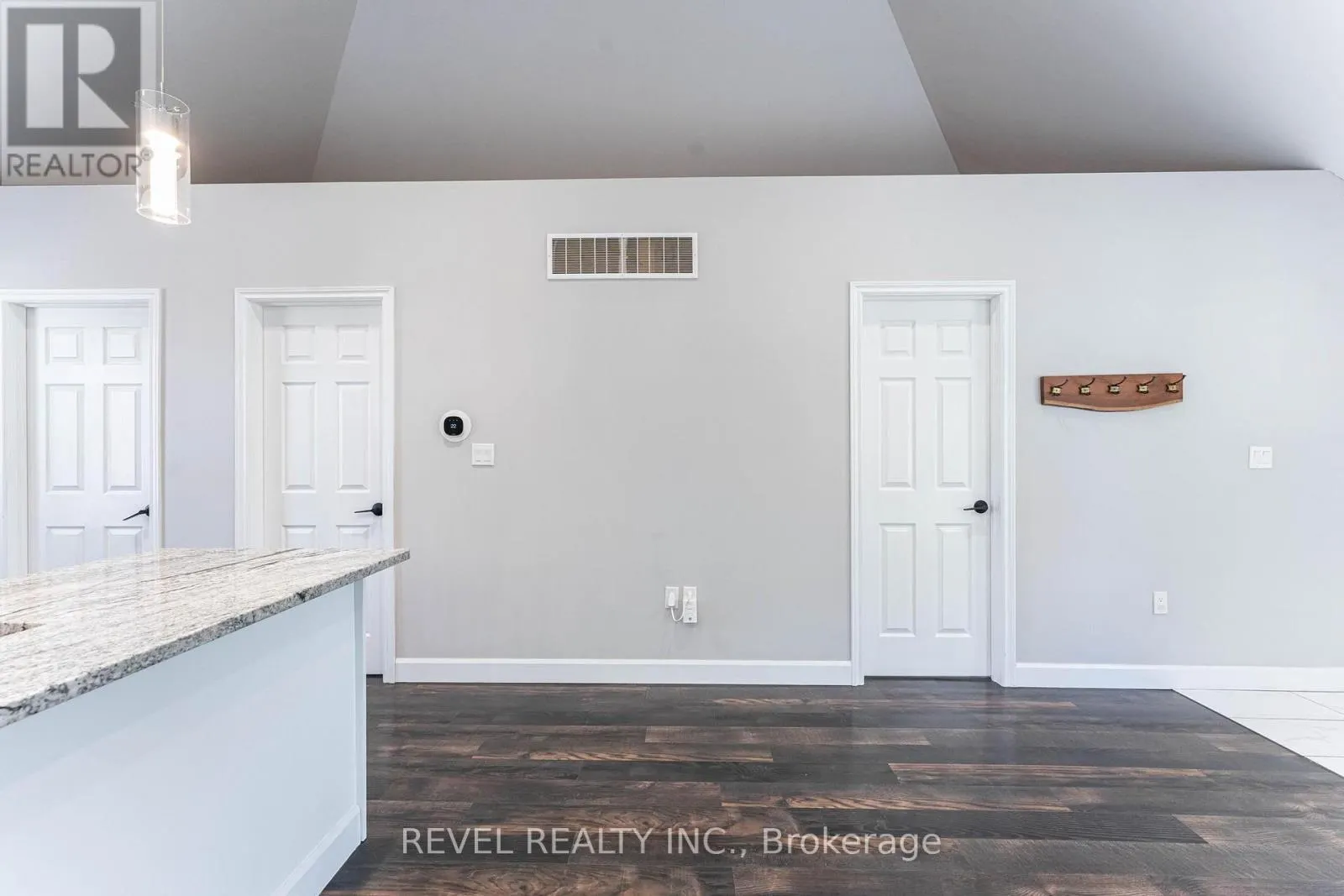 222 KENSINGTON AVENUE N