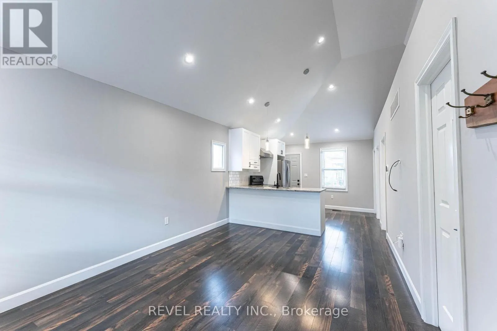 222 KENSINGTON AVENUE N