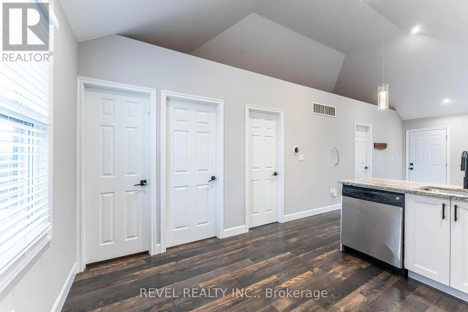 222 KENSINGTON AVENUE N