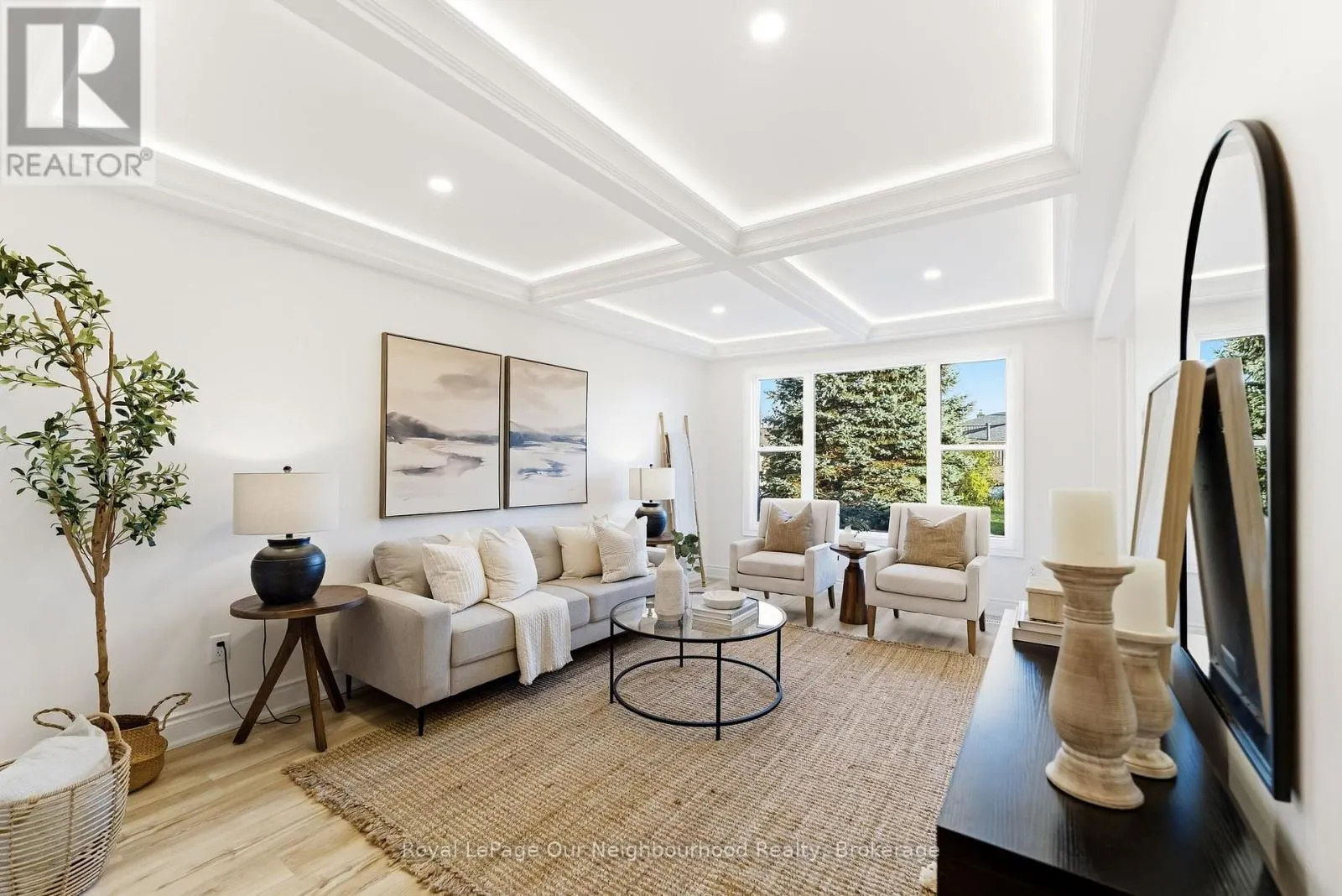 2552 FARMCREST AVENUE