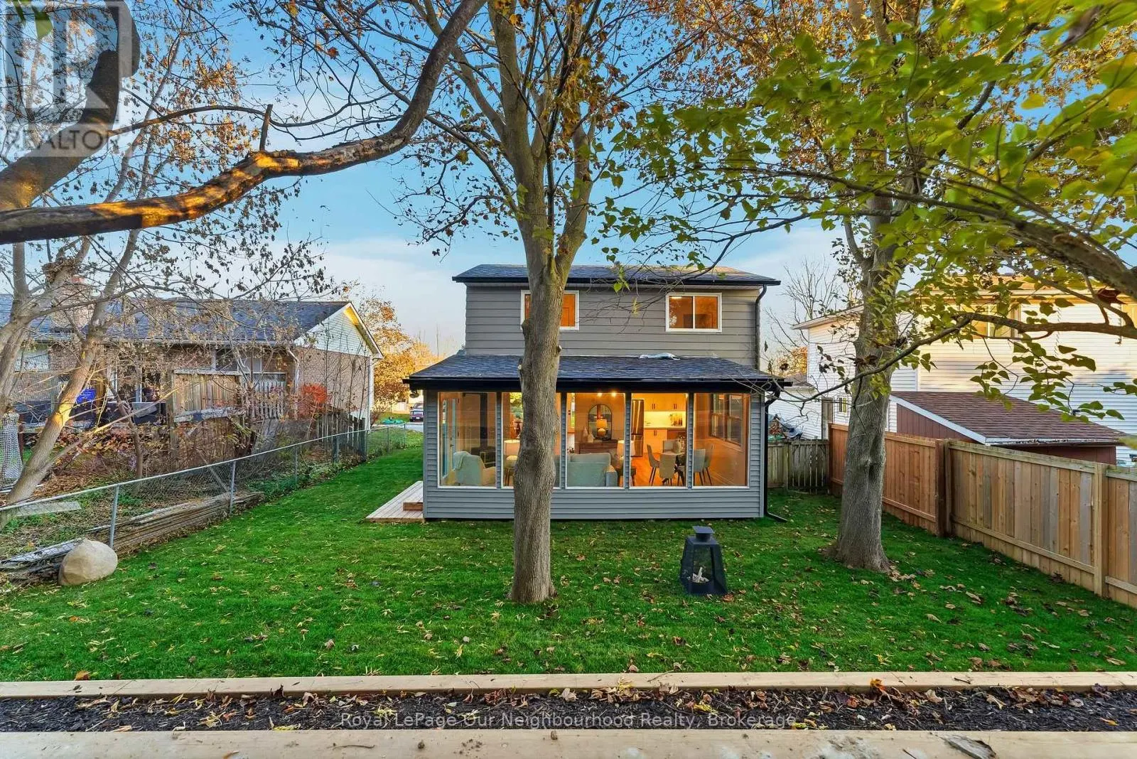 2552 FARMCREST AVENUE