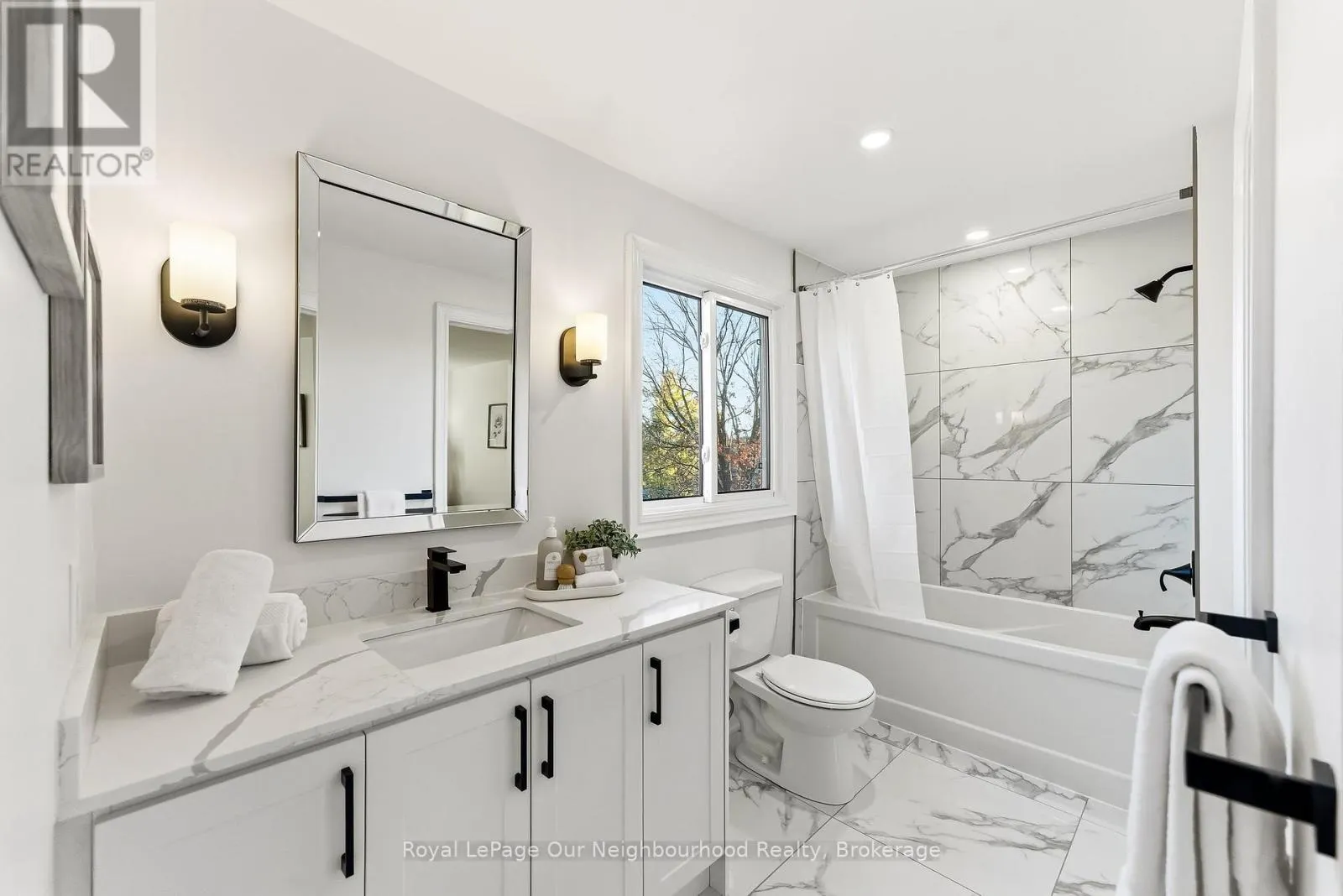 2552 FARMCREST AVENUE