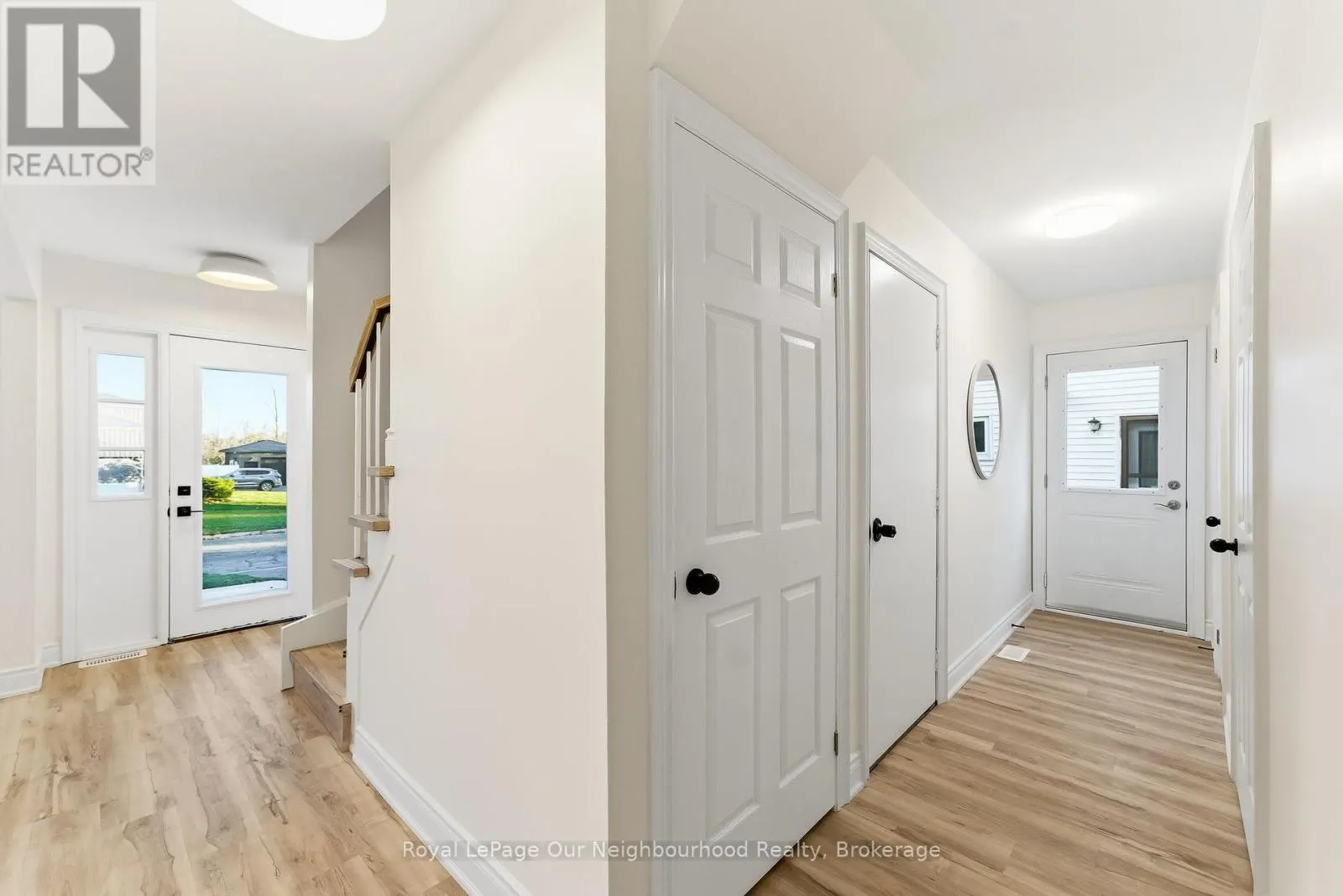 2552 FARMCREST AVENUE