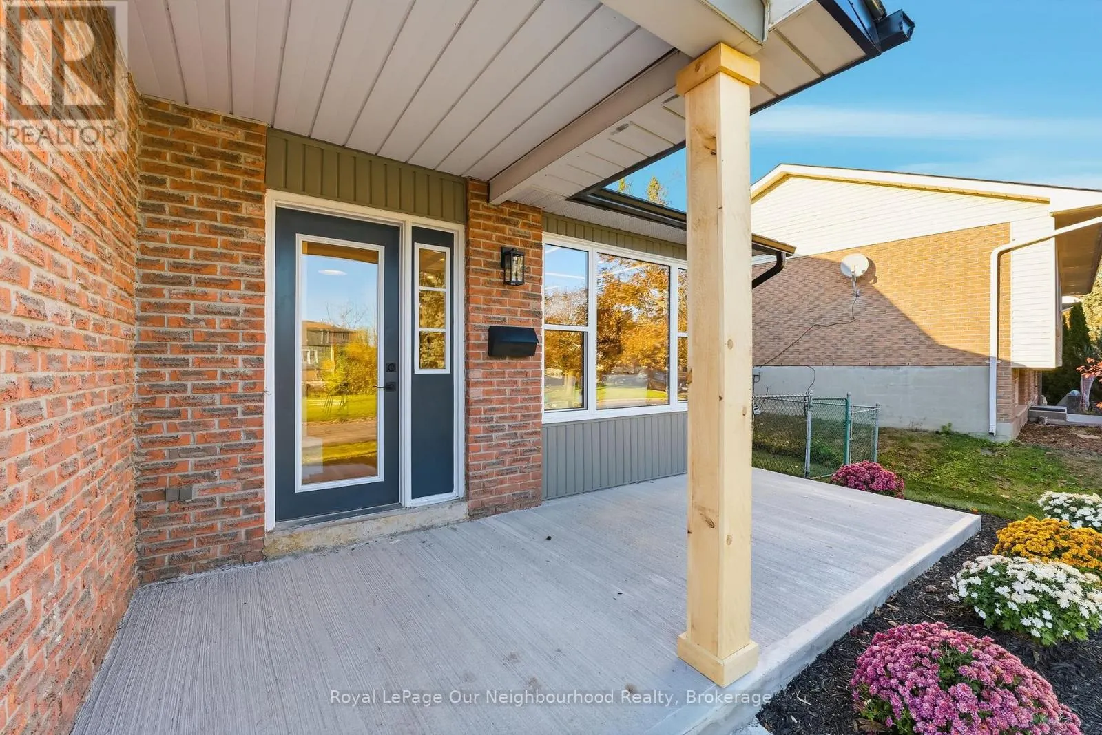 2552 FARMCREST AVENUE