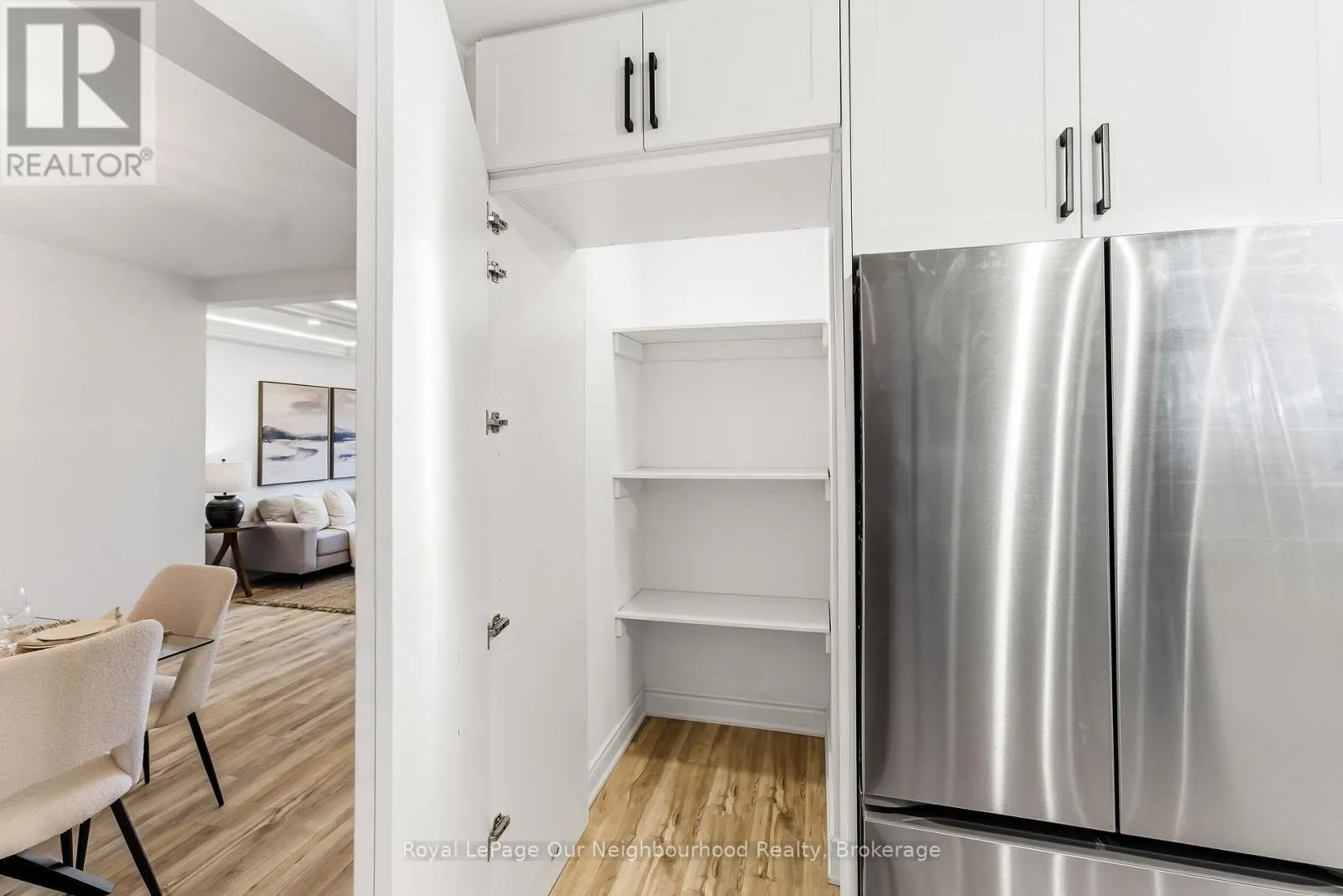 2552 FARMCREST AVENUE