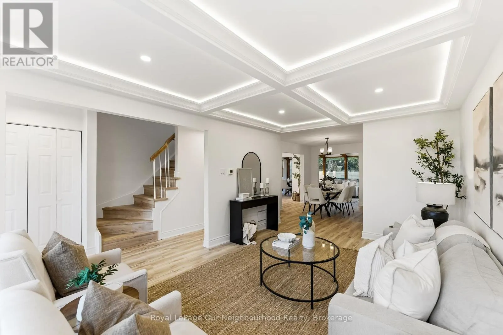 2552 FARMCREST AVENUE