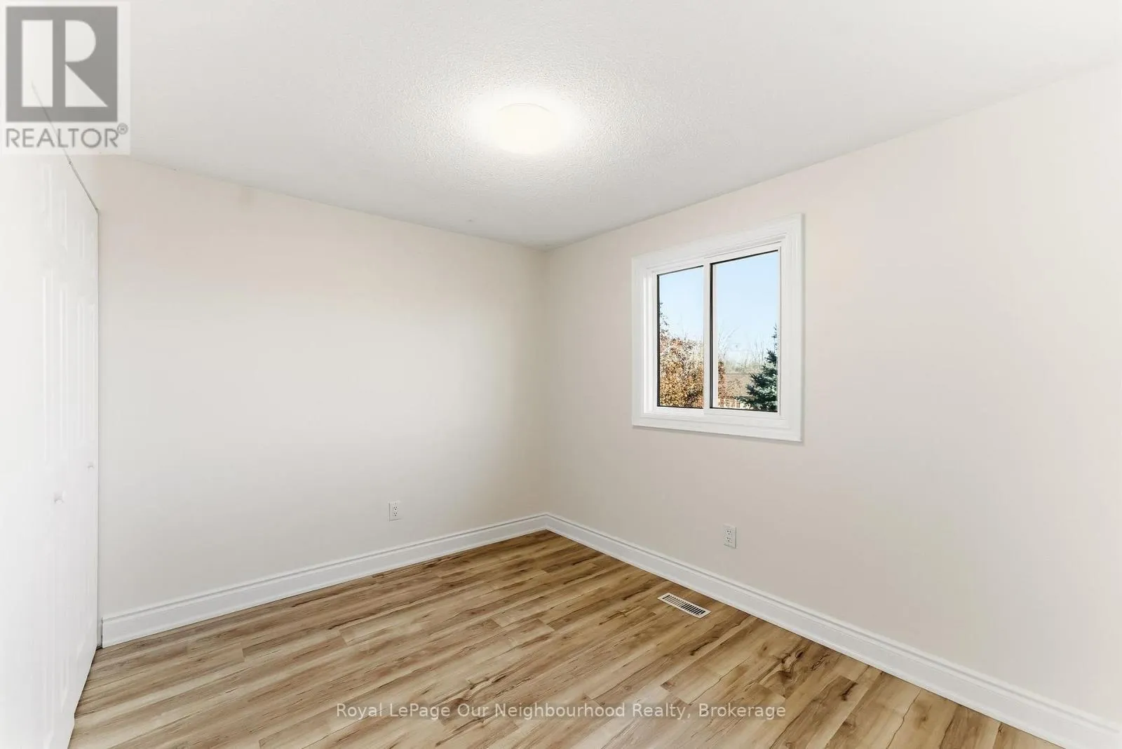 2552 FARMCREST AVENUE