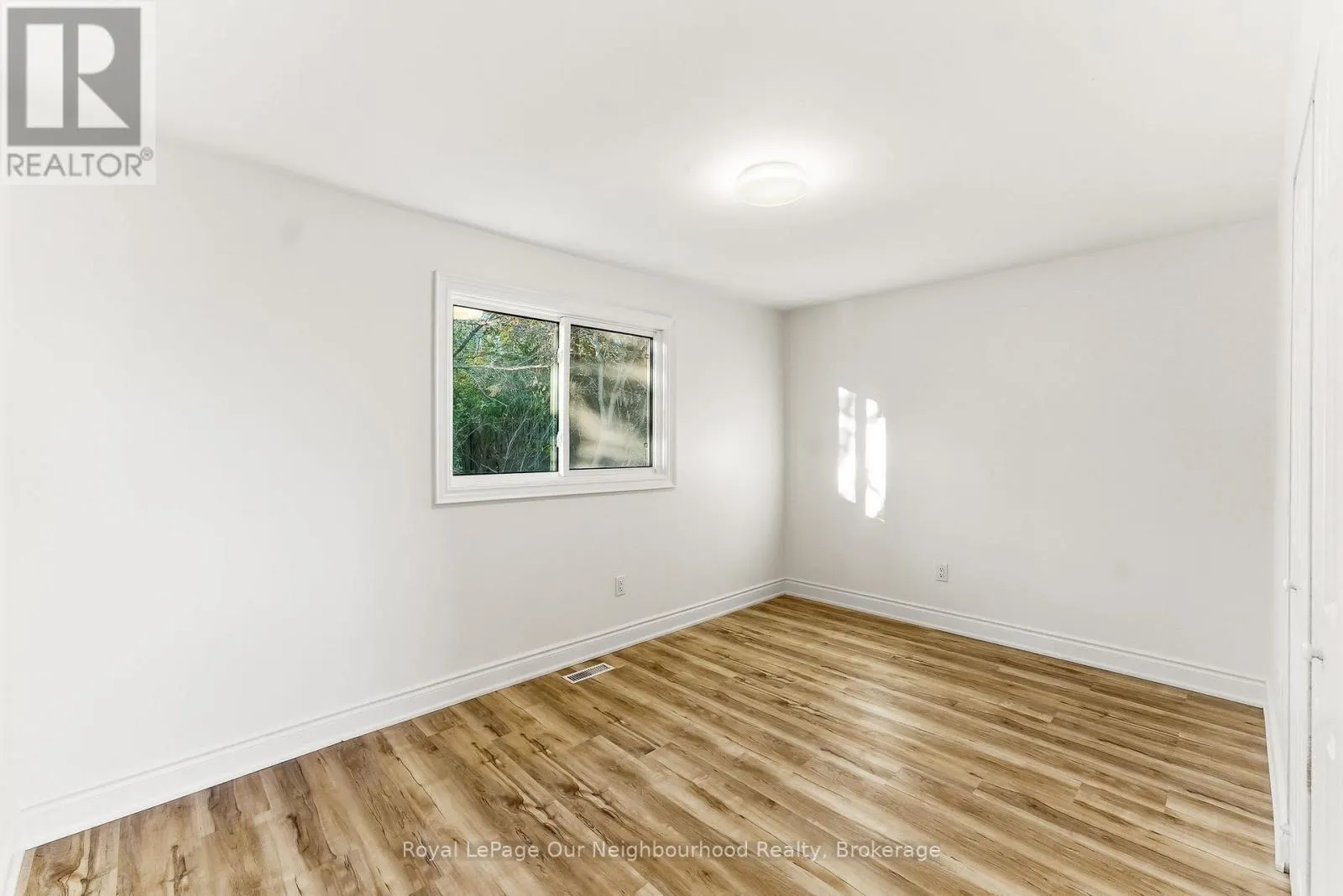 2552 FARMCREST AVENUE