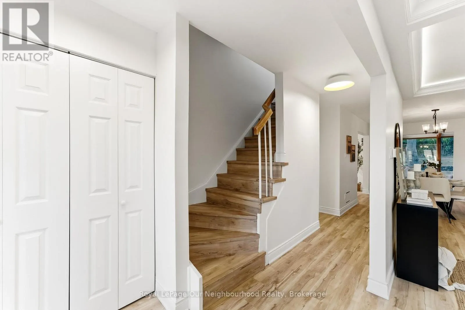 2552 FARMCREST AVENUE