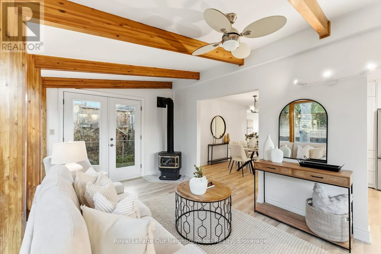 2552 FARMCREST AVENUE