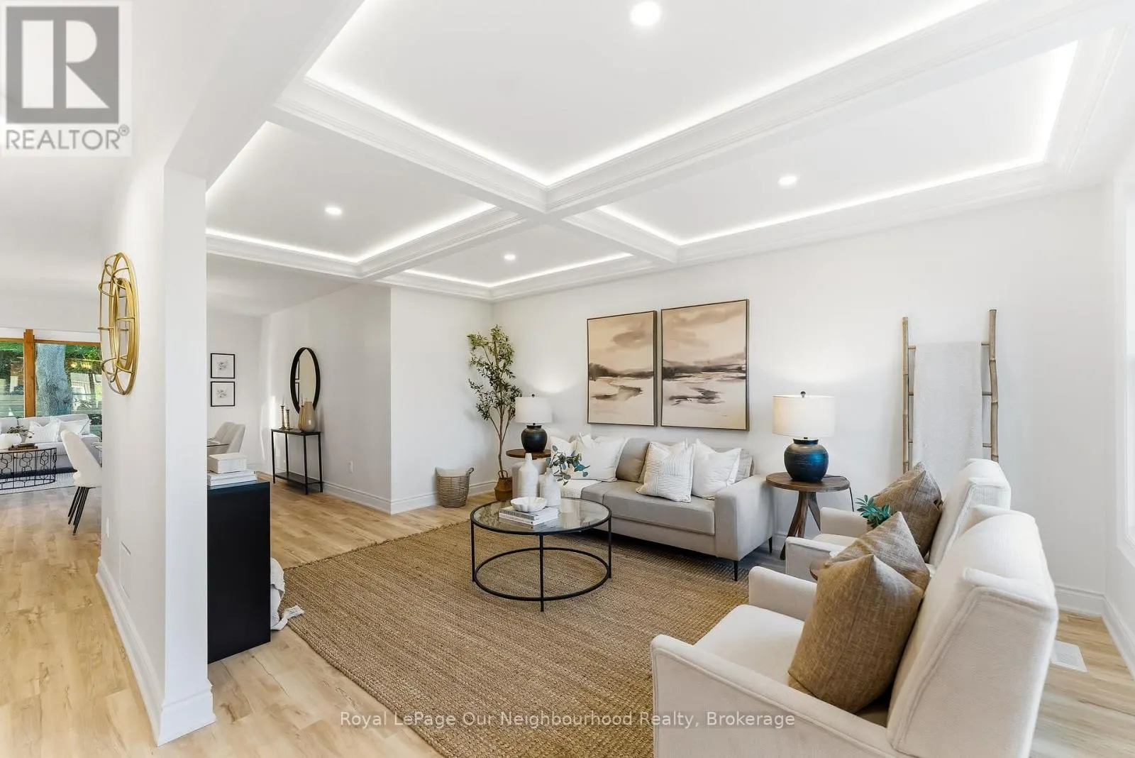 2552 FARMCREST AVENUE