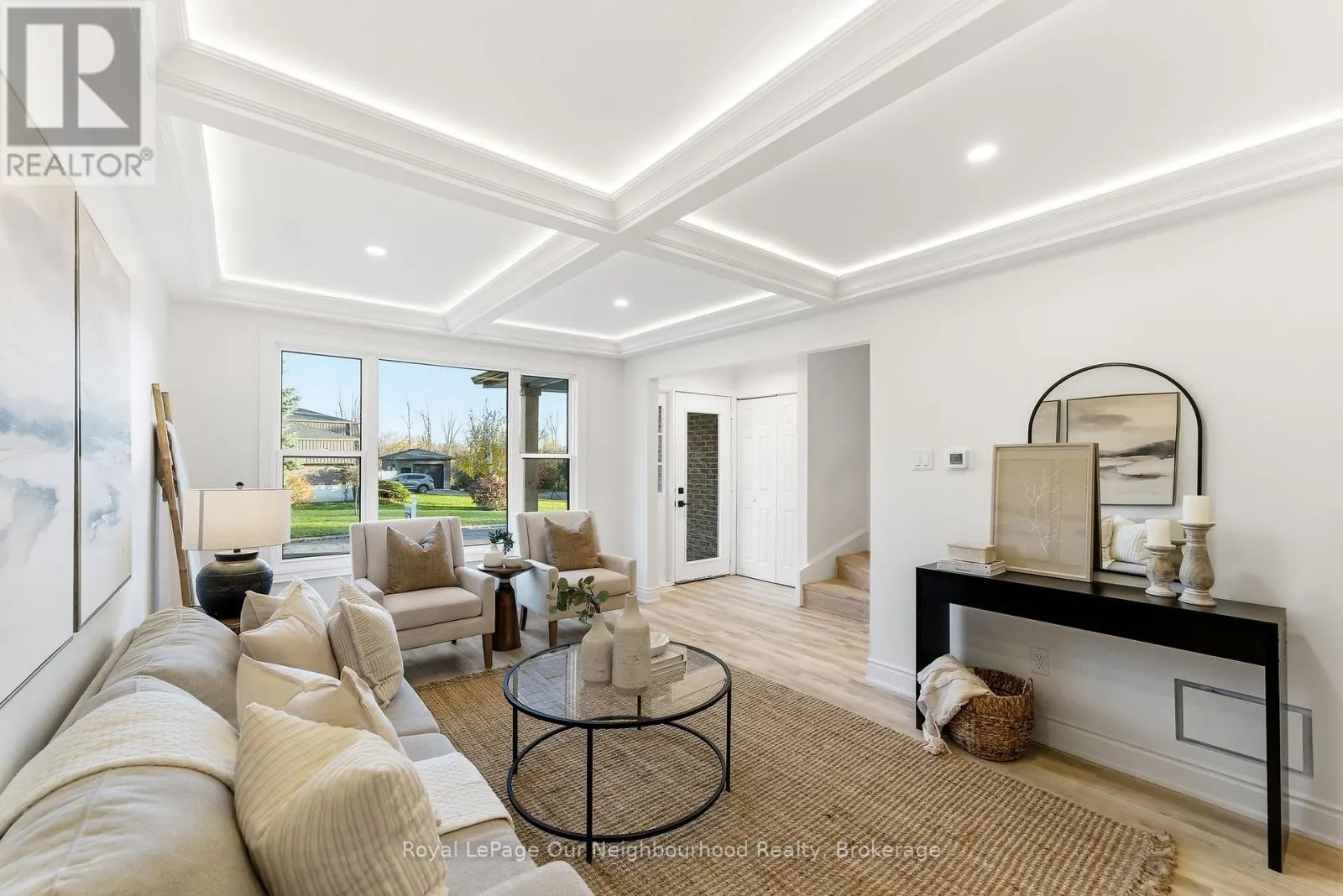 2552 FARMCREST AVENUE