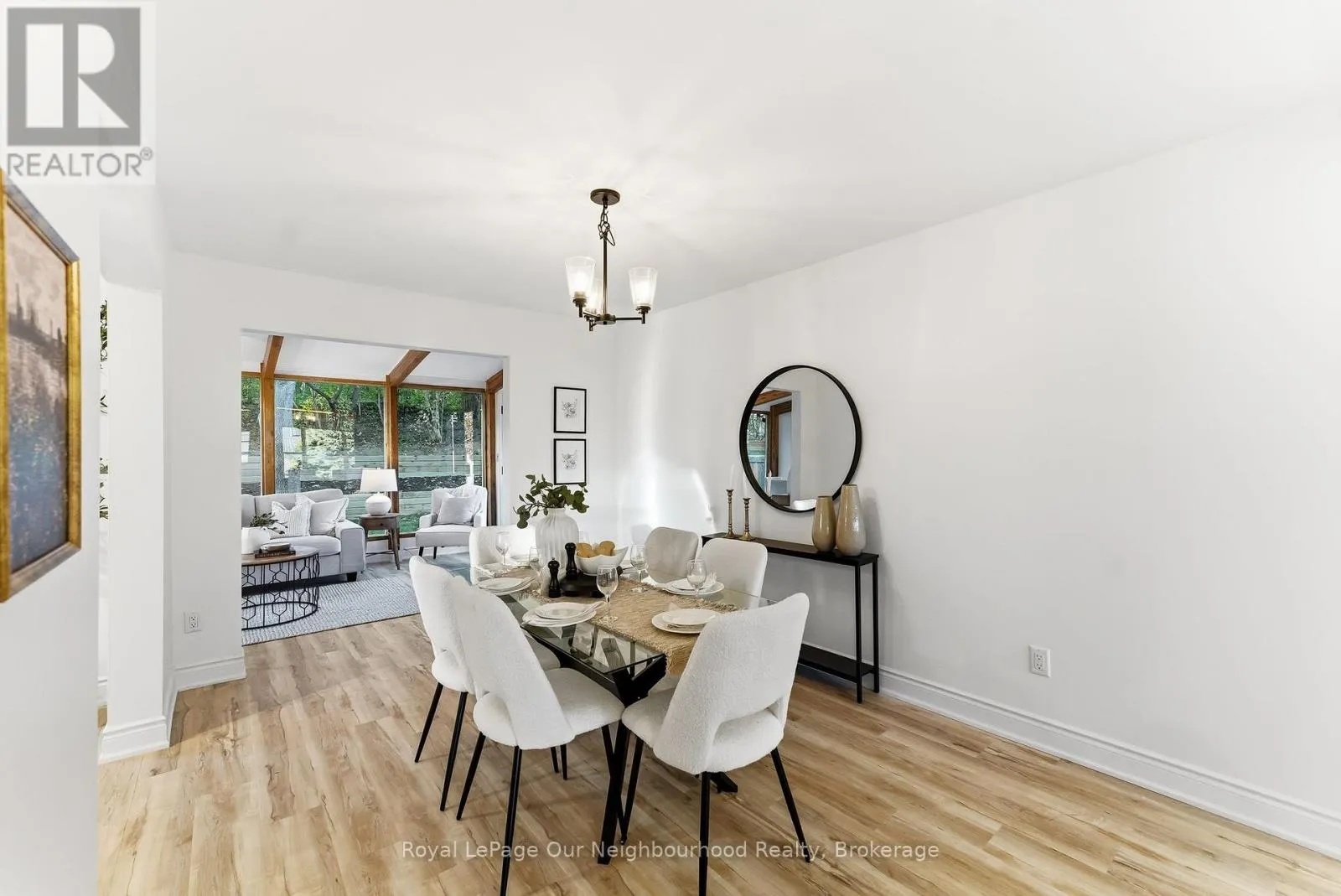 2552 FARMCREST AVENUE