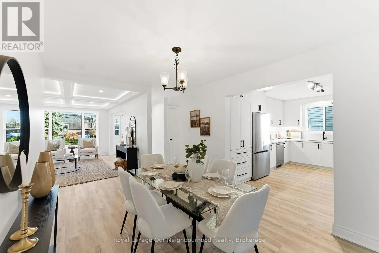 2552 FARMCREST AVENUE