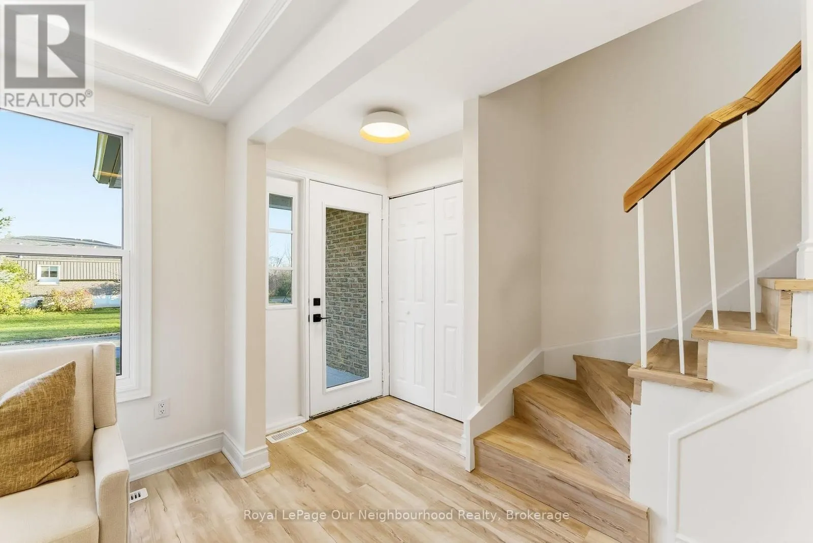 2552 FARMCREST AVENUE