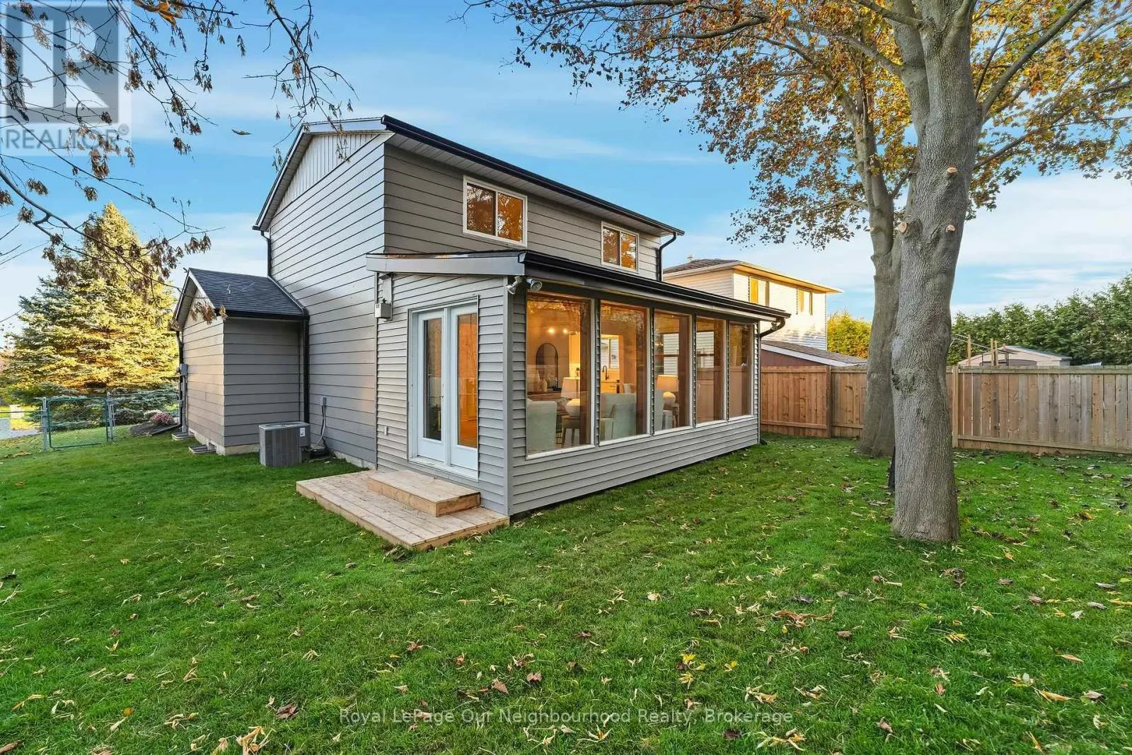 2552 FARMCREST AVENUE