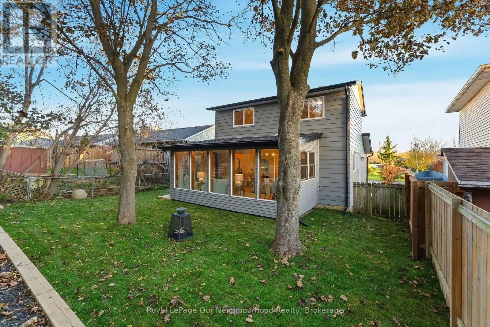 2552 FARMCREST AVENUE