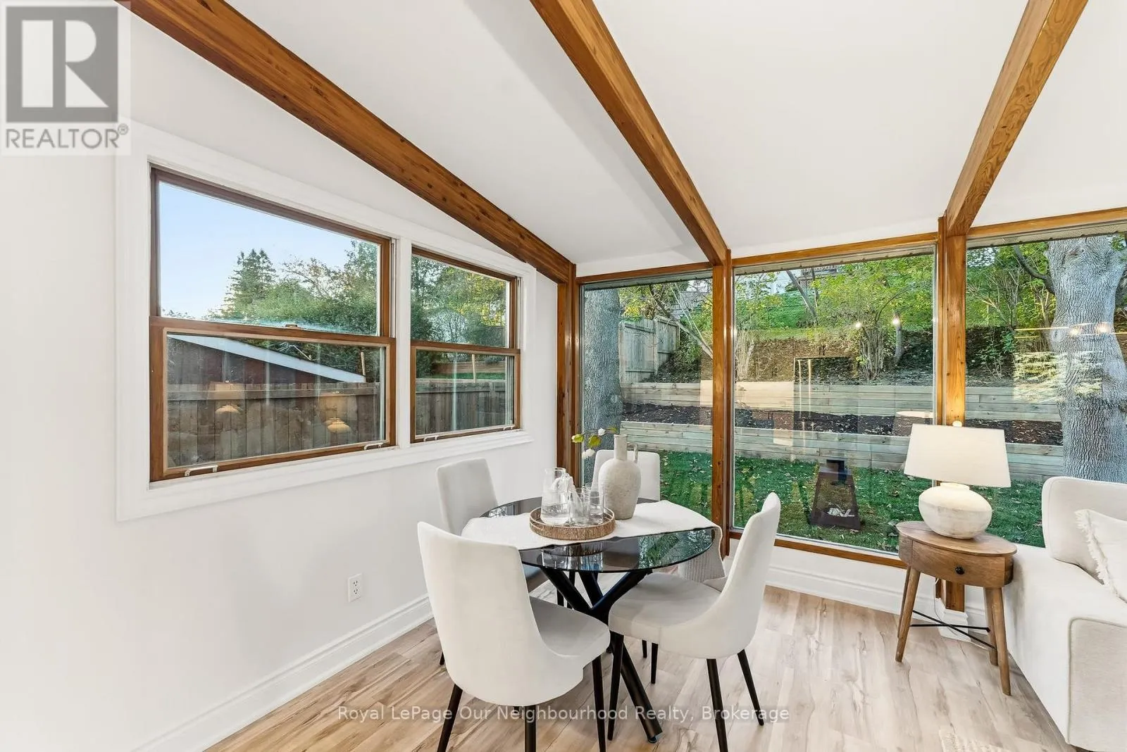 2552 FARMCREST AVENUE