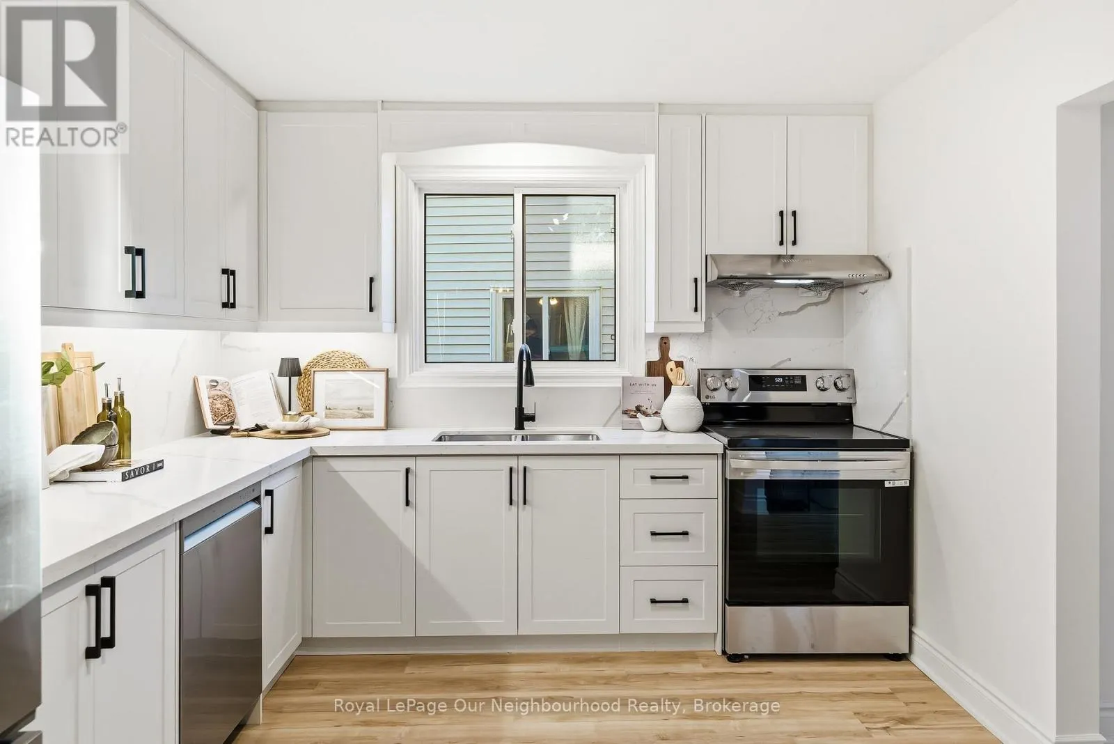 2552 FARMCREST AVENUE