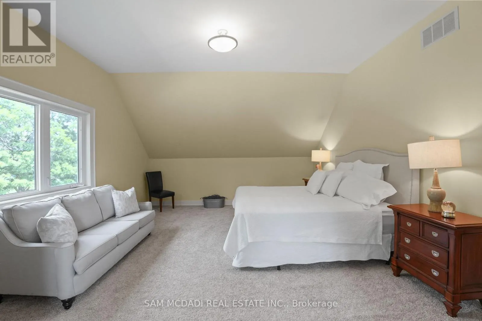 12 - 137122 GREY ROAD