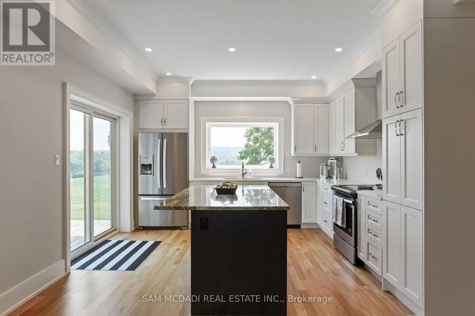 12 - 137122 GREY ROAD