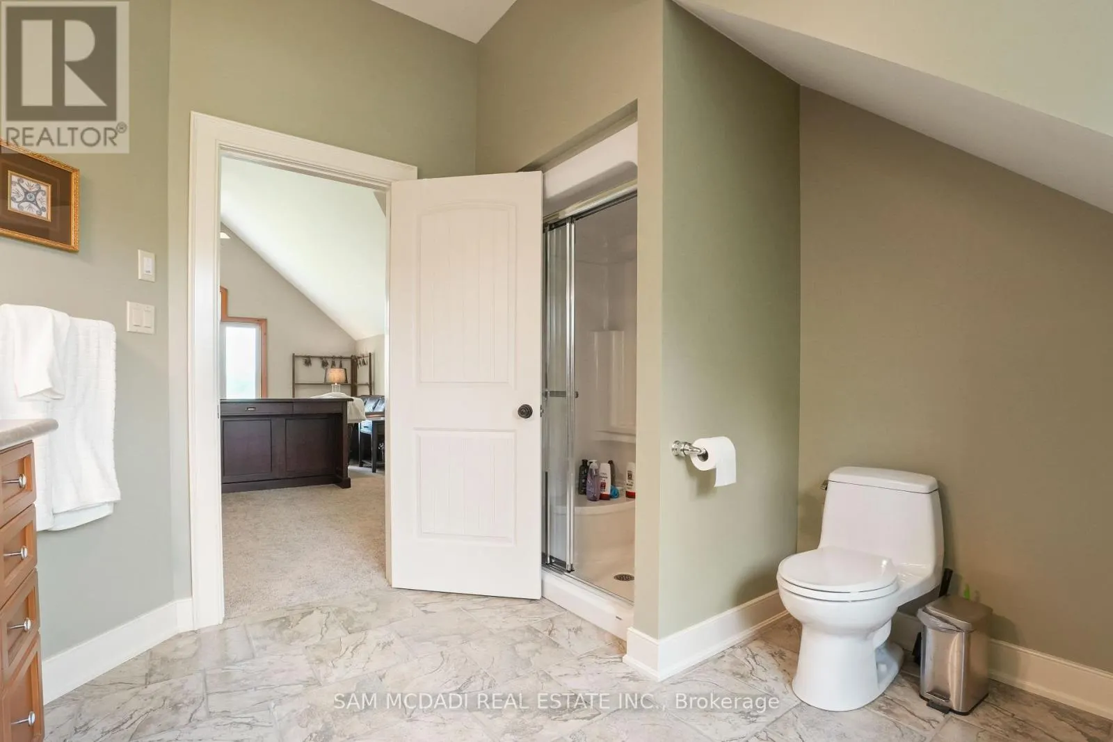 12 - 137122 GREY ROAD