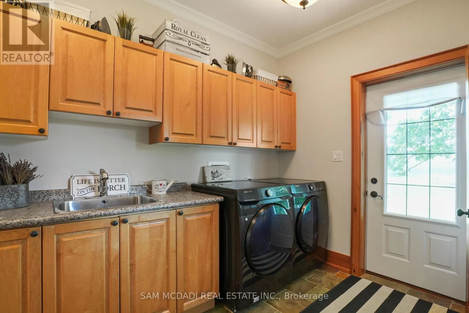 12 - 137122 GREY ROAD